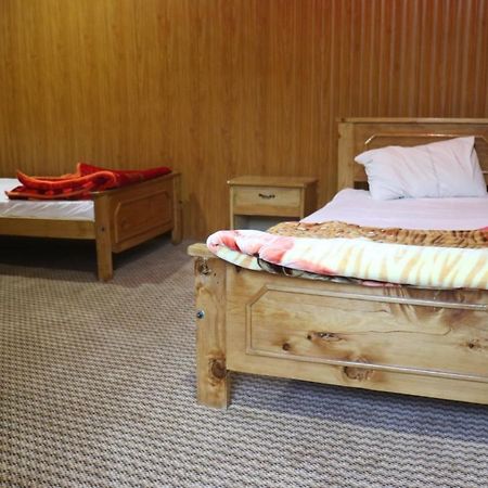 Golden Peak Guest House Gilgit Buitenkant foto