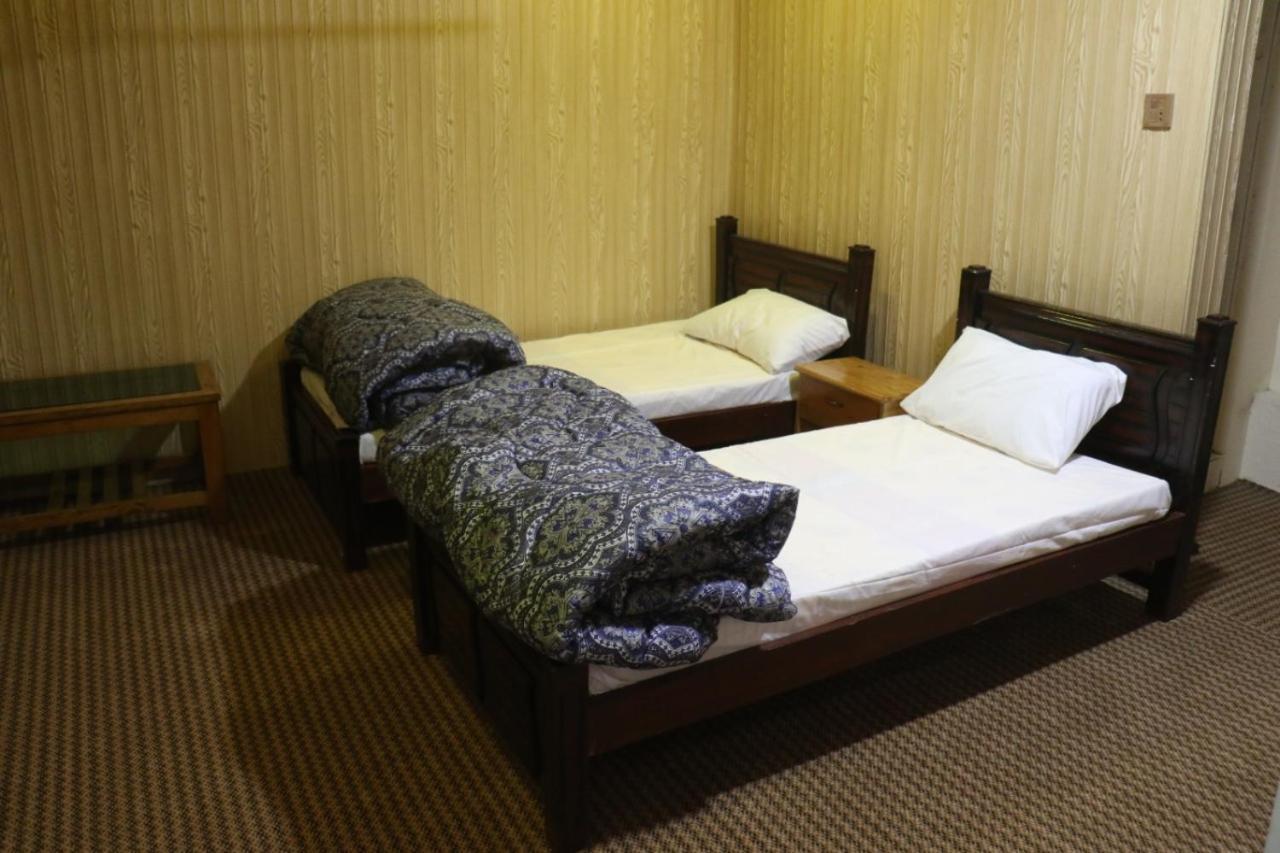 Golden Peak Guest House Gilgit Buitenkant foto