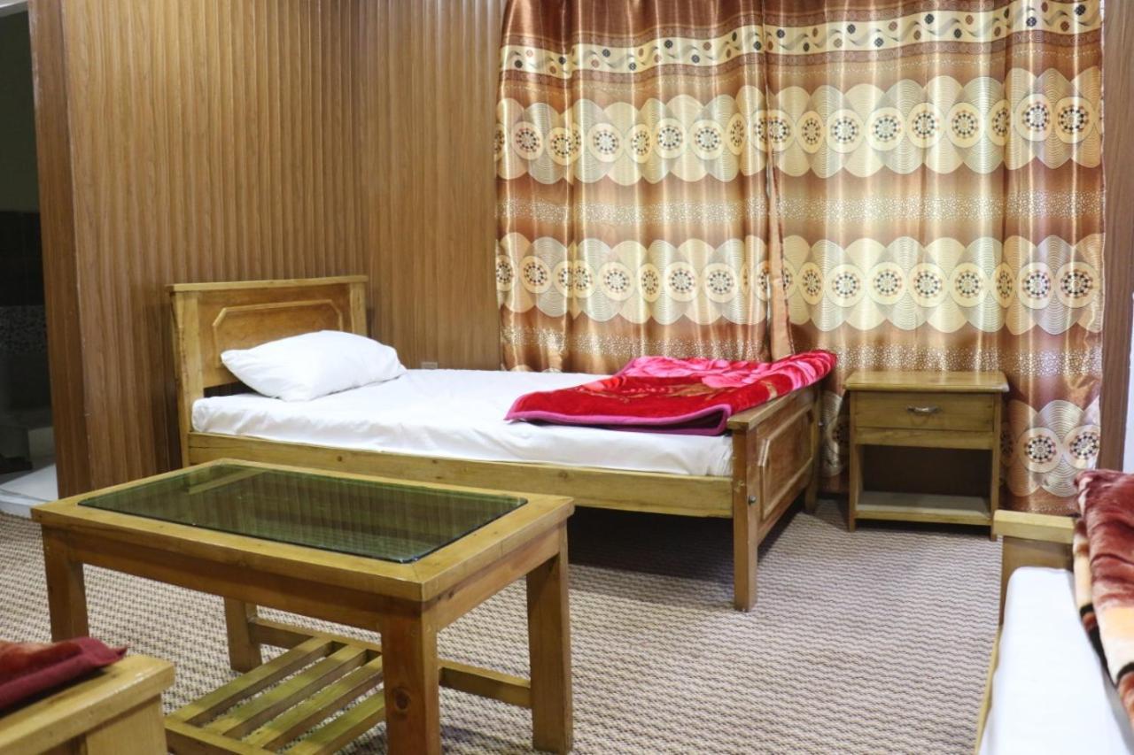 Golden Peak Guest House Gilgit Buitenkant foto