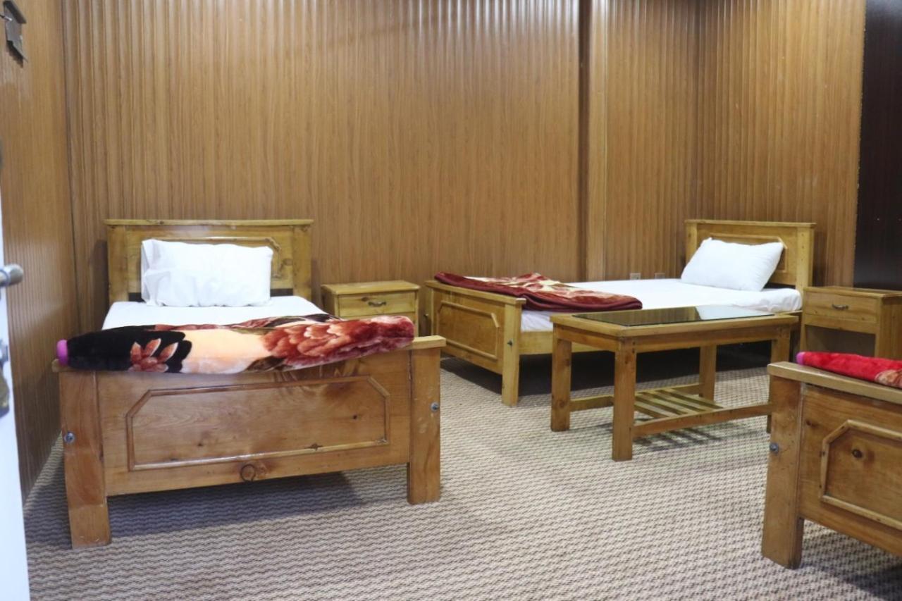 Golden Peak Guest House Gilgit Buitenkant foto