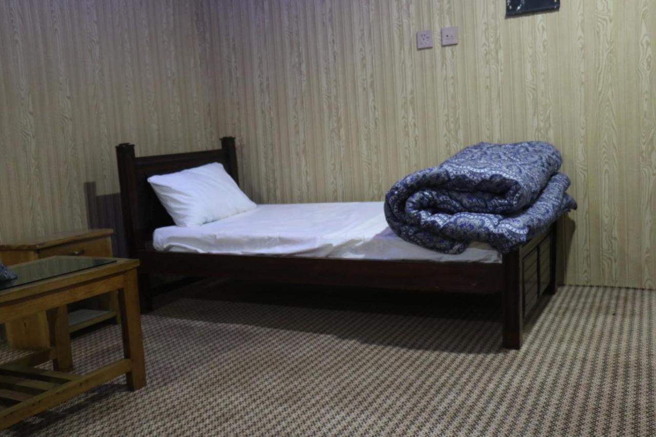 Golden Peak Guest House Gilgit Buitenkant foto