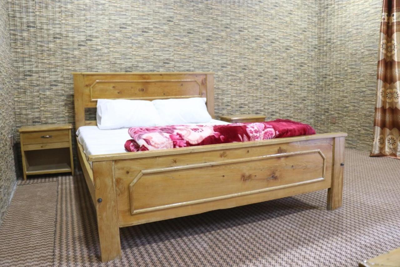 Golden Peak Guest House Gilgit Buitenkant foto