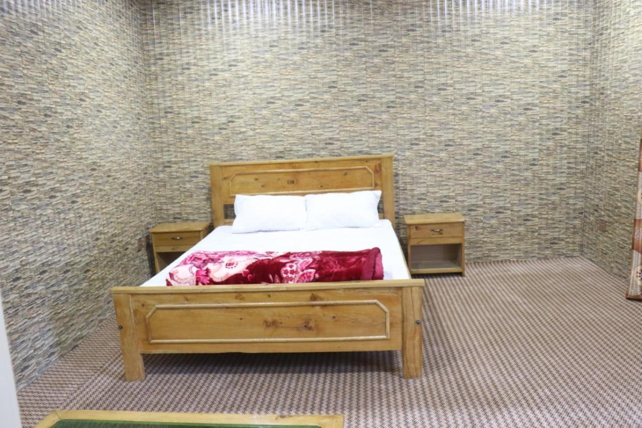 Golden Peak Guest House Gilgit Buitenkant foto